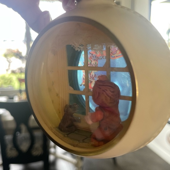 1980 HALLMARK PEAK THROUGH 3D CHRISTMAS ORNAMENT - Picture 3 of 11